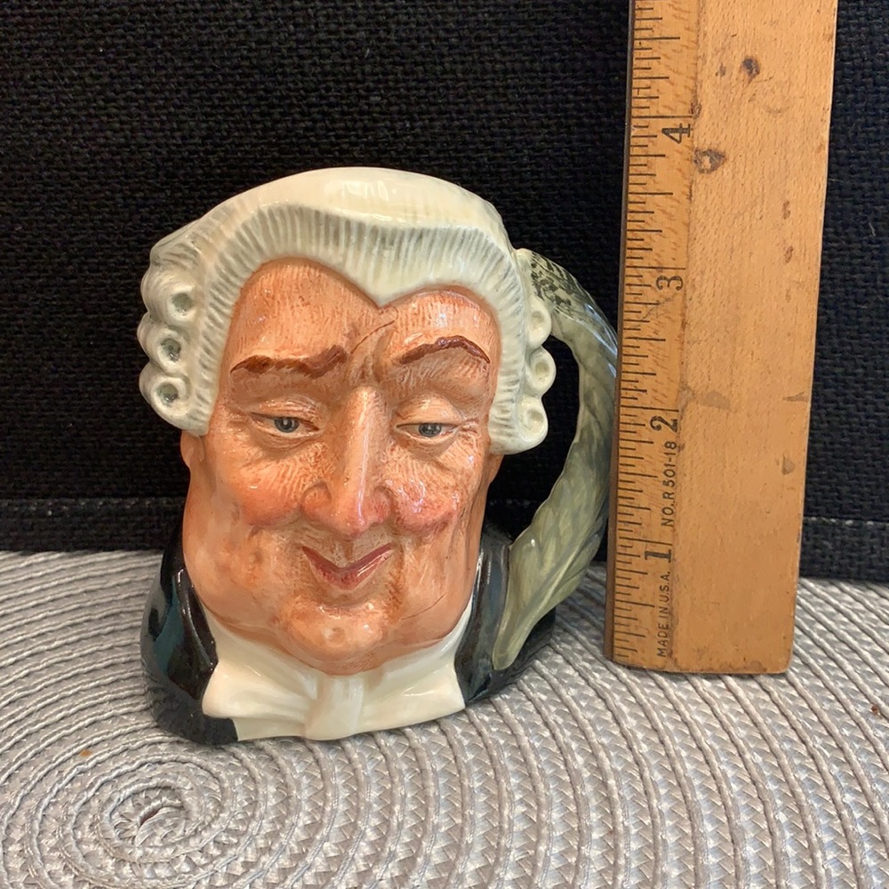 Royal Doulton Toby mug The Lawyer - 3 1/2
